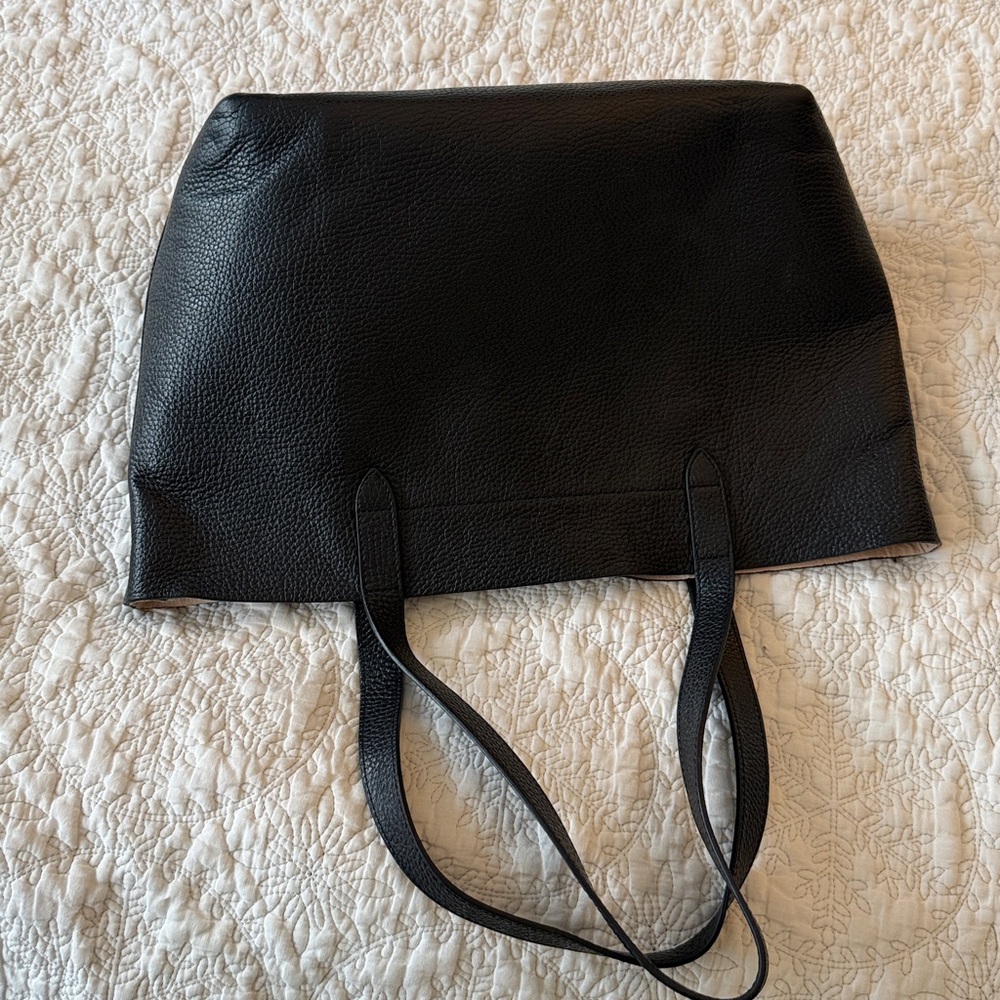 Elegant Black CUYANA Leather Tote Bag w/ crossbody strap - Picture 3 of 10